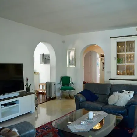 Stylish 3 Bedroom *